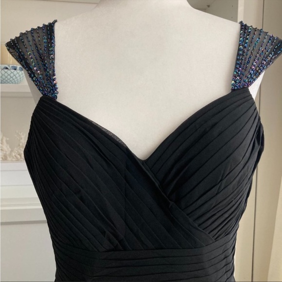 BLACK CAP SLEEVE PROM/BRIDESMAID/EVENING PARTY DRESS - Picture 2 of 8